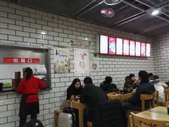 大堂-百年尹氏汤包(环球美食荟店)