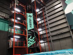 -极限PLAY运动娱乐新世界·团建派对潮玩休闲馆·室内蹦极高空游乐园