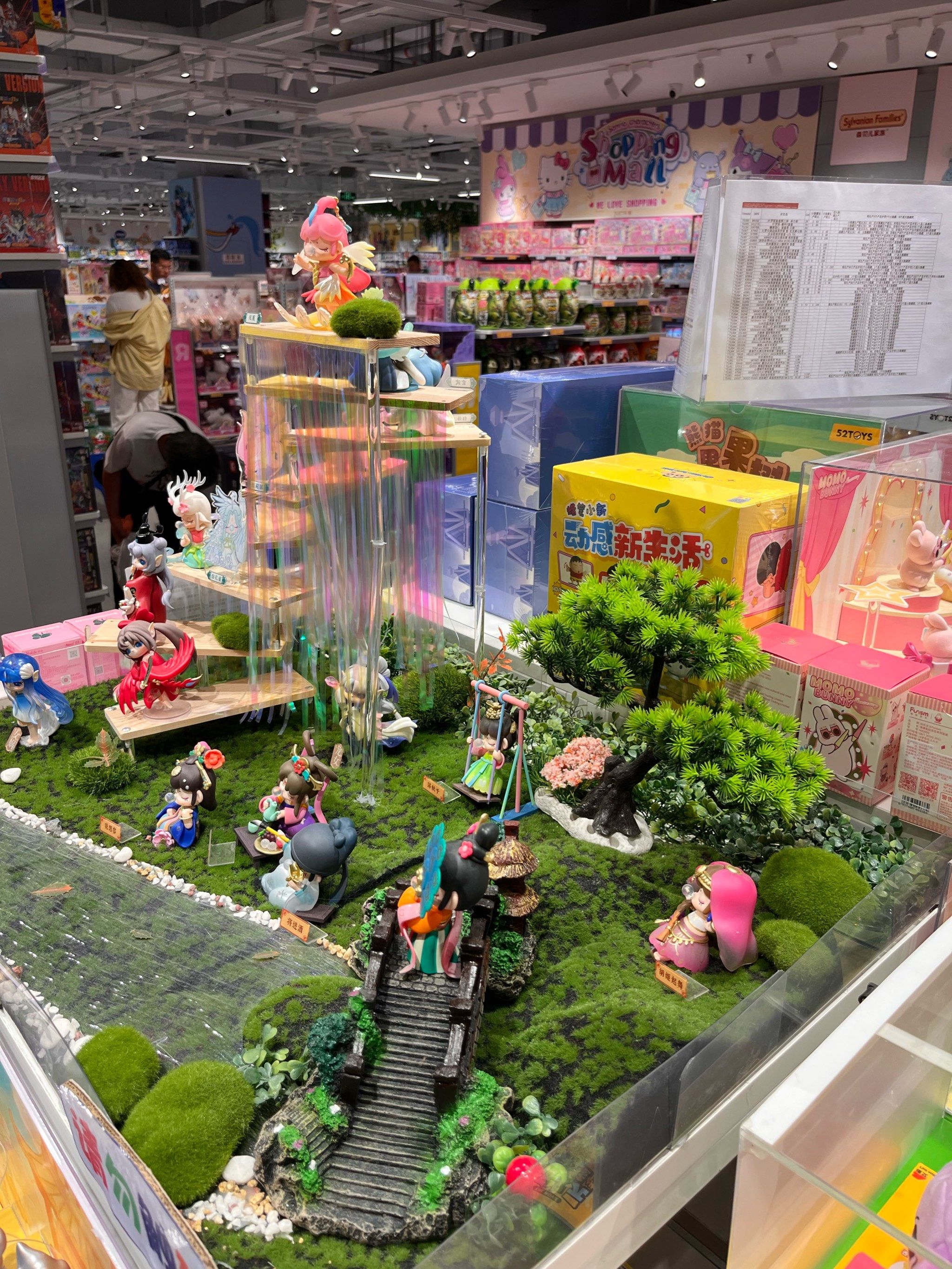 来到家居小店怎么可以不买手办放书架上