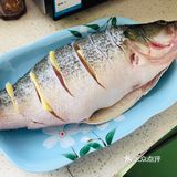 新鲜，味美，肉嫩的清蒸鲈鱼