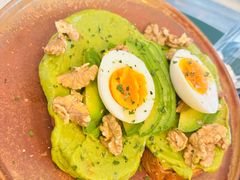 牛油果煮蛋吐司-RAC BAR(安福路店)