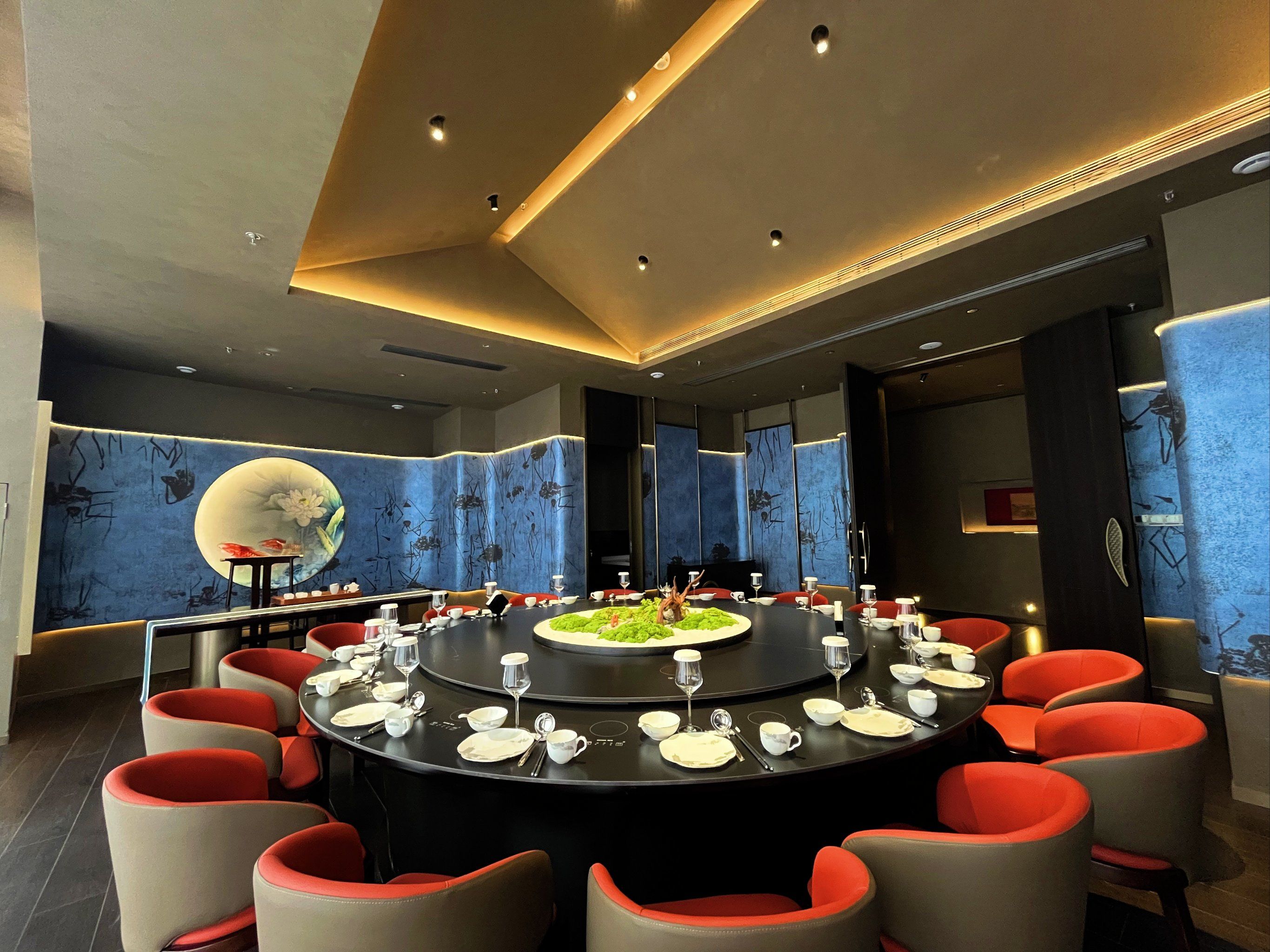 点评智能成片 踏入这间高端包房,瞬间被