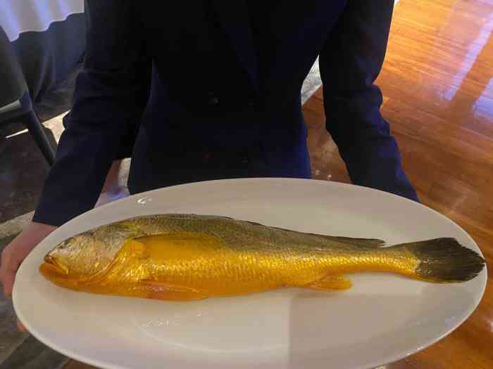打分 第一次见4斤多的野生黄鱼 这肉质和味道 真的没得说