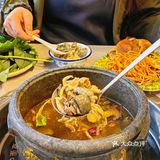 布达拉宫旁的神仙石锅鸡！野菌汤底绝了！