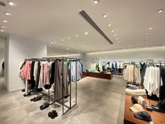 -URBAN REVIVO(高德置地广场·春广场店)