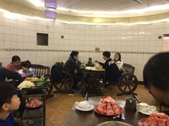 大堂-洞庭洲·防空洞火锅·烧烤·铜锅涮肉(新百广场店)