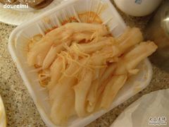 无骨鸡爪~~那团是姜丝！小心！辣！-老班长手工灌汤包老店(东山店)