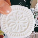 有点像桃糕片。吃了两个就很梗