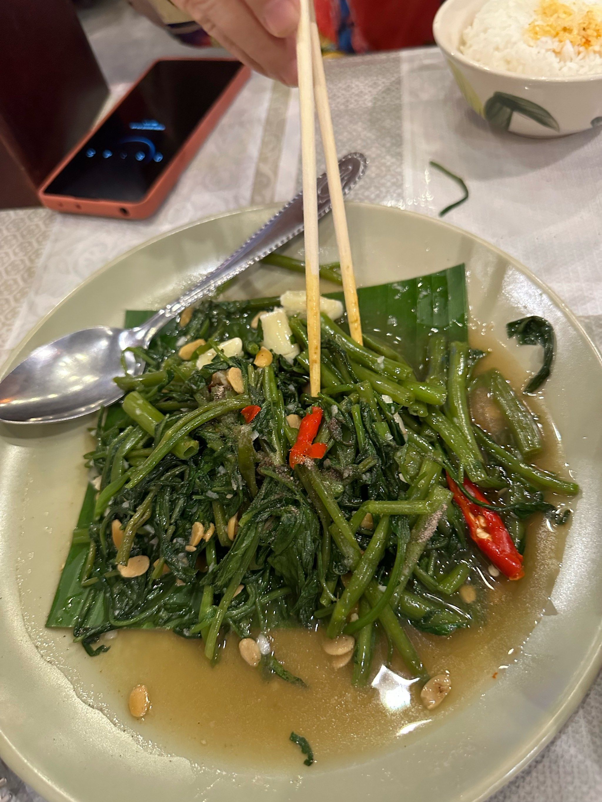 n咖喱牛腩必点,如果加鸡的,多50株,牛腩入口即化,酱汁我觉得比印度