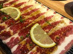 柠檬香草黑椒牛五花-小米烤肉-泥炉炭烤(常营店)