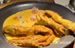 Soft-shell Crab with Squid in Sauce
