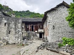 -高荡千年布依古寨旅游景区