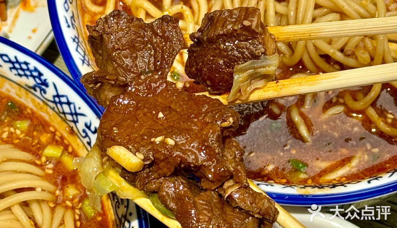 安东街新面馆！这牛肉块够大！！