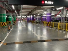 -白玉兰广场停车场