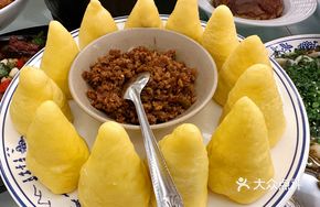Minced Meat Steamed Corn Dumplings