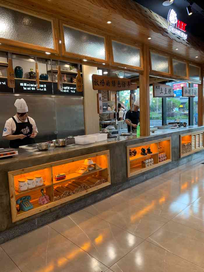 河坝烧烤串城(松江店)-"位置不是很起眼,味道还算可以,除了粉包调.