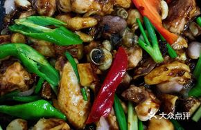 Stir-fried Chicken and Snail Pot