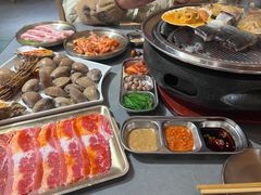 -围炉肉舍•炭烤活鳗•丹东海鲜烤肉(步行街店)