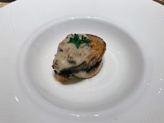 活鲍鱼搭牛肝菌菇-一本魅·日式料理