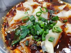 2两抄手-秦云老太婆摊摊面(磁器口店)