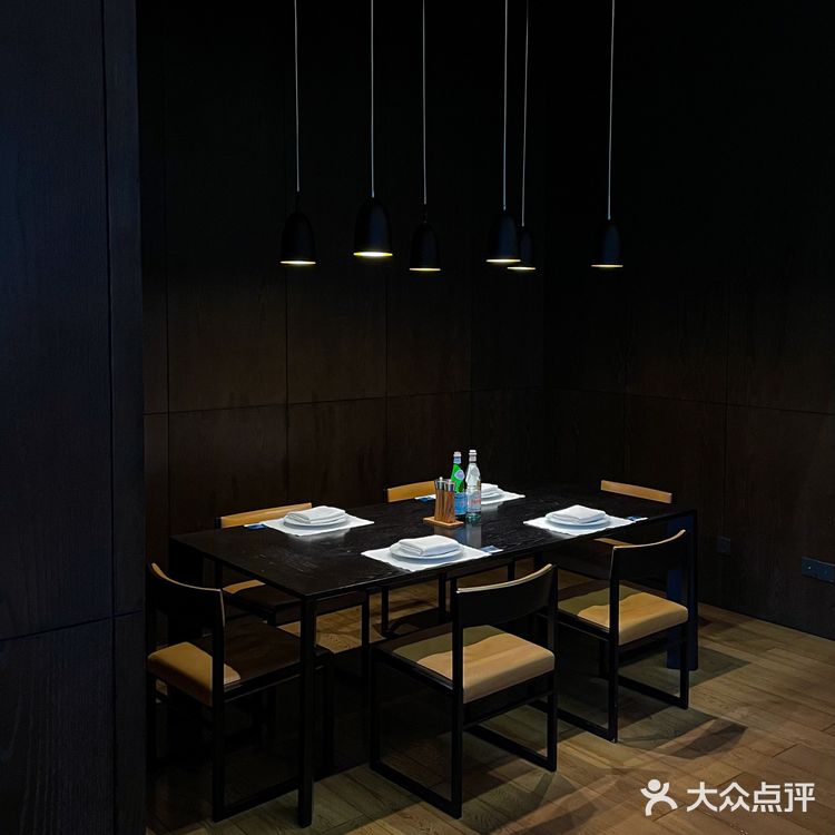 约会选的这家西餐厅…… 