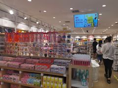 -名创优品(北京新中关购物中心地铁层店)