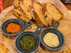 三种酱配酸面包-Mesa Madre梅萨妈妈·Bintana(国贸店)