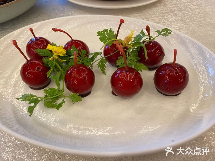 上海和平饭店龙凤厅 Dragon Phoenix樱桃鹅肝图片