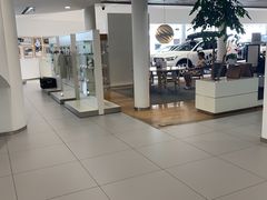 -杭州中沃沃尔沃4S店(滨江区店)