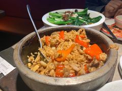 当红小炒肉石锅饭-新白鹿餐厅(金鹰新街口店)