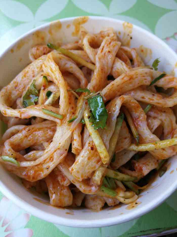 打分 吃了好几年了,货真价实,味道很好,都是老板自己做的凉皮.