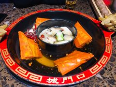 菌汤鸳鸯锅-椒香城门口重庆老火锅(宝安固戍店)