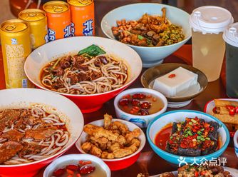 朋友是长沙人，和我一直吹捧湖南米粉比广西粉好吃