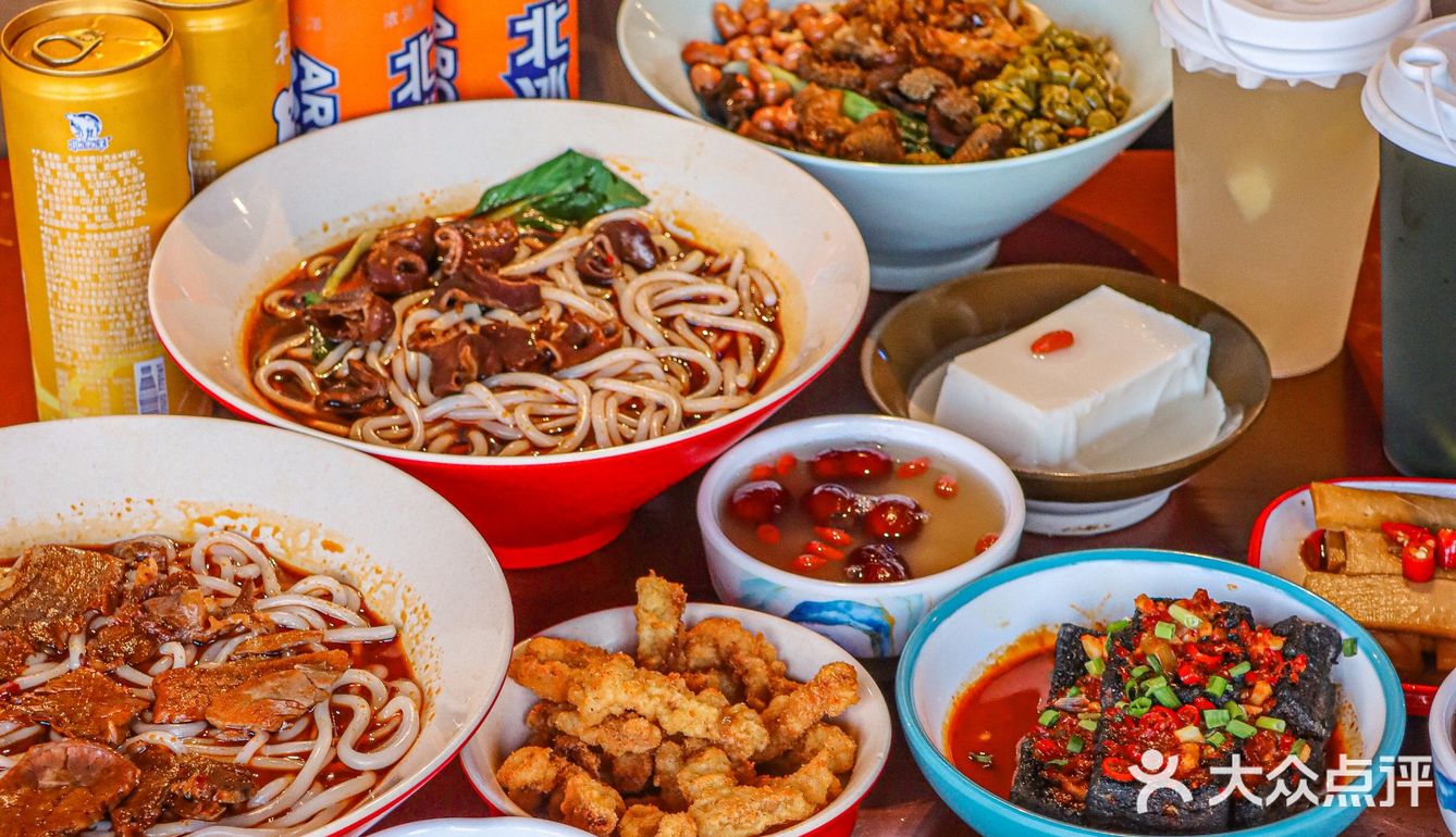 朋友是长沙人，和我一直吹捧湖南米粉比广西粉好吃