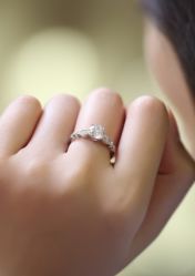 -威德钻石-克拉钻大本营(南京东路店)