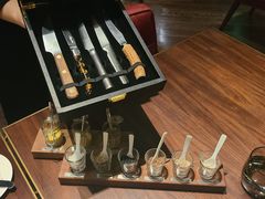 配套的盐与酱汁-恰餐厅及酒吧 CHAR Bar & Grill (北京丽都皇冠假日店)