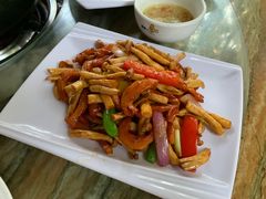 茶树菇炒肉-农厨好味·温泉鹅·农家菜