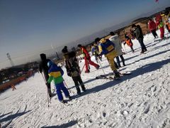-采薇庄园四季滑雪场