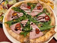 菌菇酱火腿披萨-WOLFGANG PUCK KITCHEN & BAR(迪士尼小镇店)