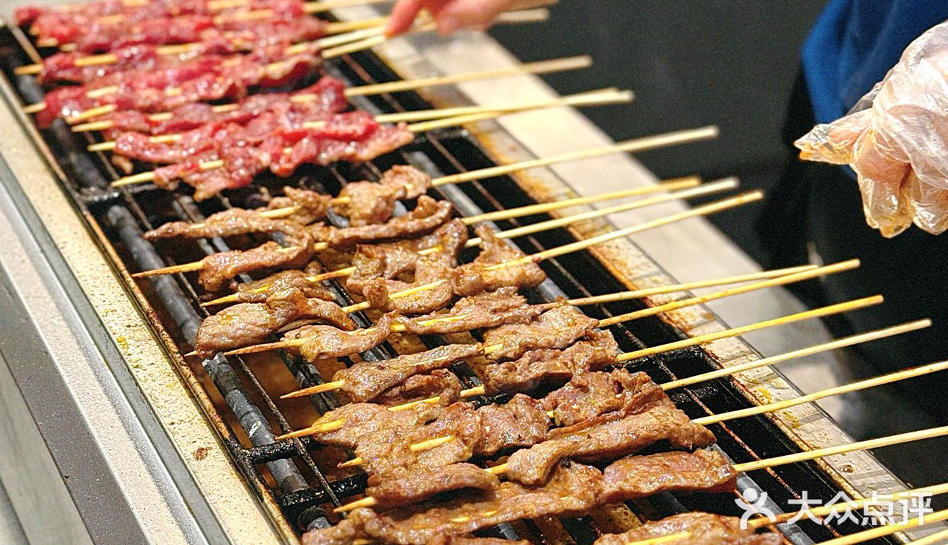 ✅现串现烤的牛肉串来啦……