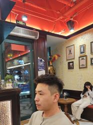 -东方先生国潮男士理发馆