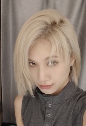 -V8潮牌·接发烫染连锁