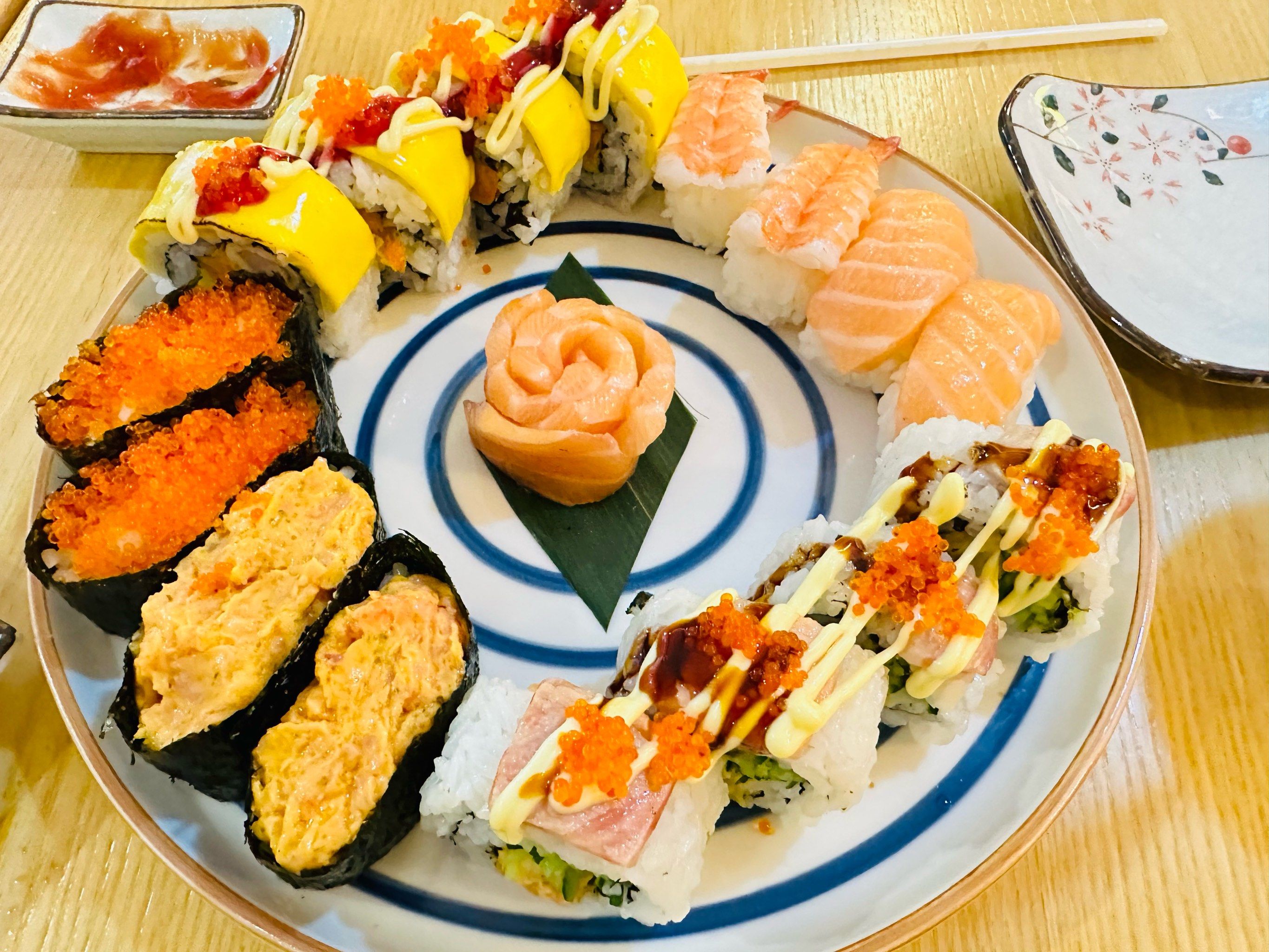 寿司拼盘大满足