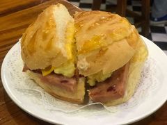 Big&nbsp;men菠萝包-澳门陈光记烧味饭店(南京德基广场店)