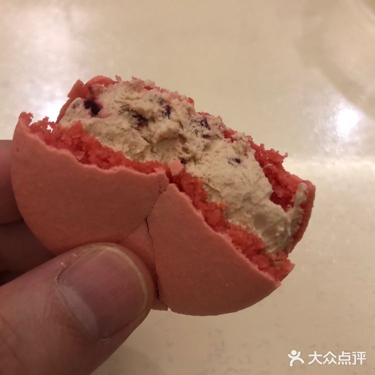 来一个 圆筒冰淇淋  麦当劳
