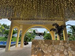 -茅草房·河畔园林火锅