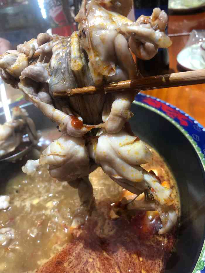 南北小顺子·宫廷牛蛙火锅-"地铁去的,养育巷下走一小段路就到了,门口