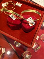 -万宝金楼(威海路店)