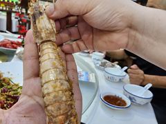 -三亚火车头万人海鲜广场