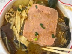 -锅神麻辣烫